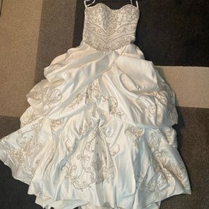 Size 10 wedding dress.